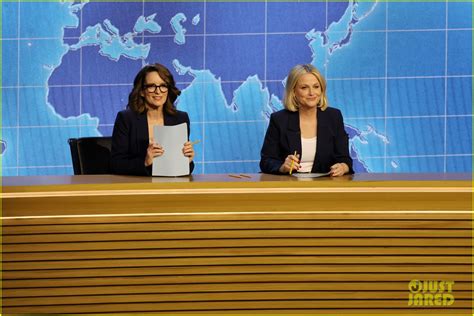 Amy Poehler And Tina Fey Throw Back To Their Snl Days While Presenting