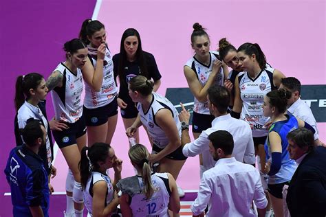 Pallavolo serie A1 f - La Vbc strappa un punto a Milano | la Voce Di ...