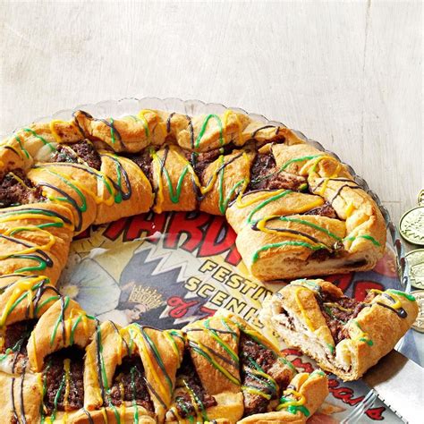 King Cake with Cream Cheese Filling Recipe: How to Make It