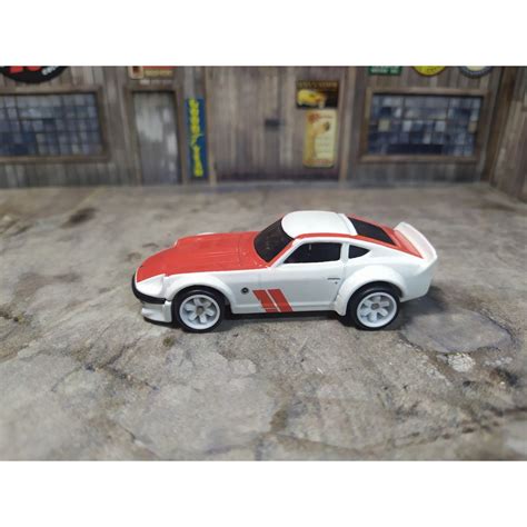 Hot Wheels Nissan Fairlady Z Nissan Garage Premium Diorama Garage Boxset Loose Shopee
