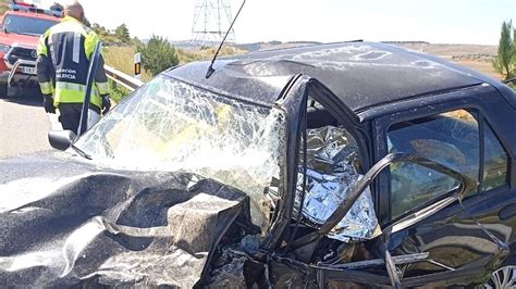 Muere una mujer y 3 heridos graves en una colisión frontal entre dos