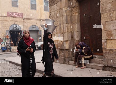 Egypt, Cairo, Islamic Old Town, street scene, women Stock Photo - Alamy