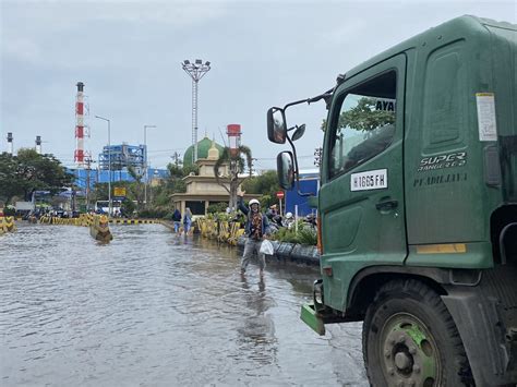 Kawasan Pelabuhan Tanjung Emas Tergenang Banjir Rob Halo Semarang