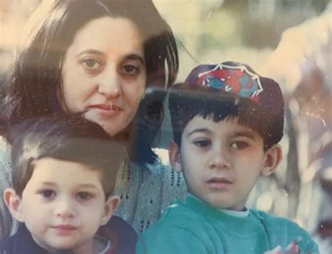 Rare Picture Of Sunny Deol's Wife, Pooja Deol With Her Two Sons Shared ...