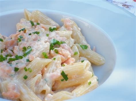 Mezze Penne Con Panna Salmone E Erba Cipollina Limone E Vaniglia