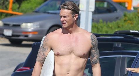 Joel Kinnaman Bares His Hot Body After Surfing At The Beach Joel Kinnaman Shirtless Just Jared