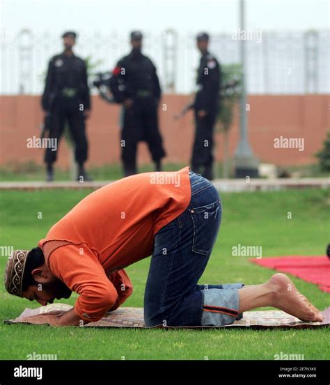 Pakistans Cricket Captain Inzamam Ul Haq In Hi Res Stock Photography