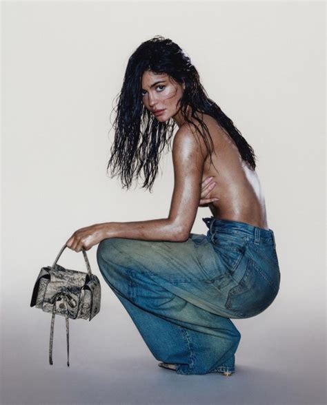 Kylie Jenner Topless And Covered In Mud In Stunning New Photos Metro News