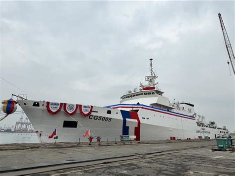 海巡4000噸級巡防艦「雲林艦」交船 蔡、賴「雙總統」登船同框揮手 政治 中時