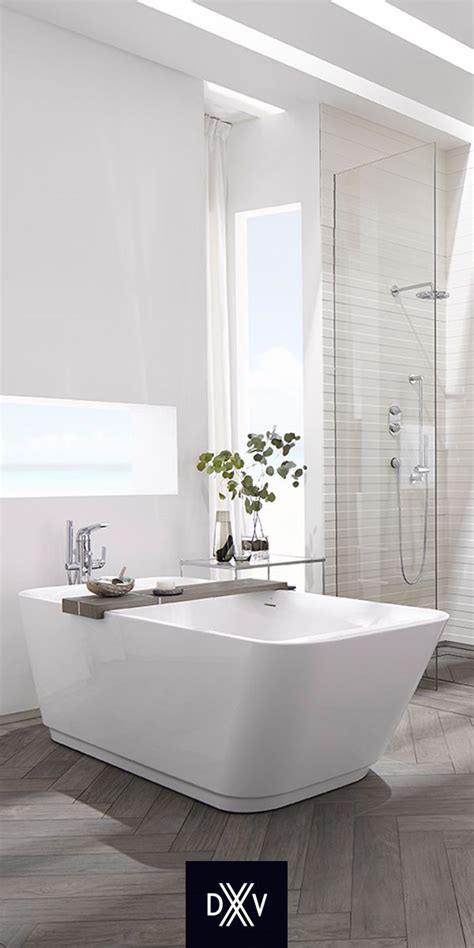 Laura Muller Chose The DXV Modulus Freestanding Soaking Tub As The