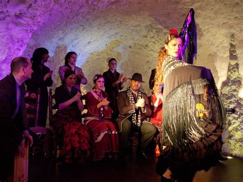 Espect Culo Cuevas De Tablao Flamenco En Granada Garnatatours