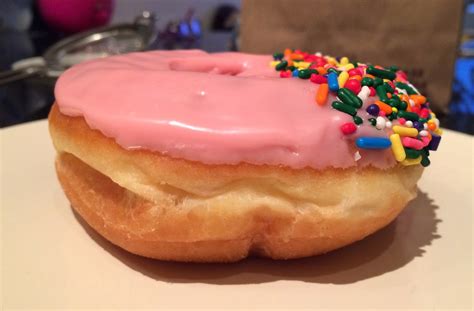 Strawberry Frosted Sprinkles Donut From Dunkin Donuts ダンキンドーナツの