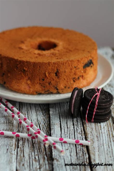 Me Te Aroha Strawberry Oreo Chiffon Cake