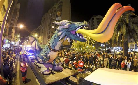 El Ayuntamiento Anima A Los Cacere Os A Decorar Sus Balcones Y