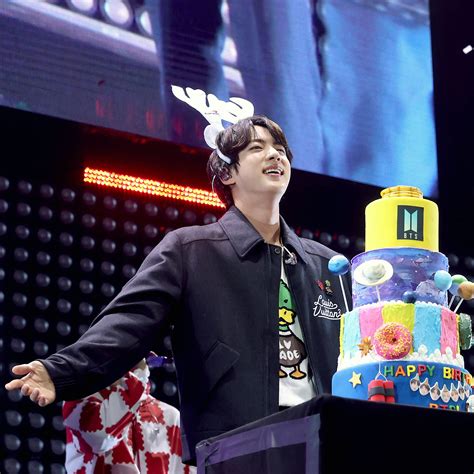 Bts Celebrates Jins 29th Birthday At The 2021 Jingle Ball Watch The