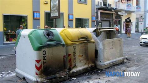 Incendio Cassonetti Immondizia A Via Toledo