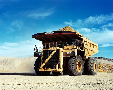 Extreme Machines Caterpillar 797b The Biggest Dumptruck In The World