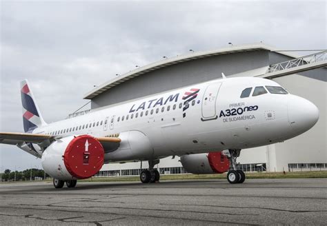 IMAGENS Primeiro Airbus A320neo da LATAM é apresentado