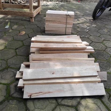 Jual Kayu Papan Sengon Albasia Halus Kering Ukuran Tebal 2cm Lebar 14cm