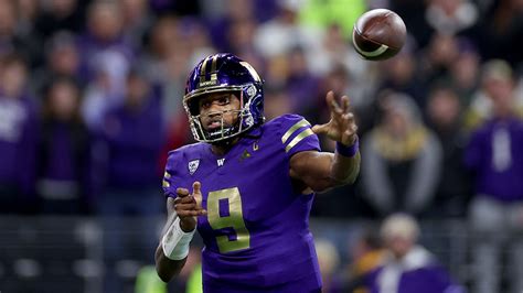 Uw Huskies Qb Penix Has A Combo Chris Petersen Has Never Seen