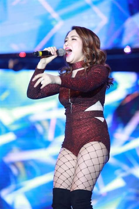 Từng bị chê béo nhưng giờ đây Hoà Minzy đã có thể tự tin khoe dáng khi diện bikini