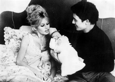 Photo Brigitte Bardot Son Mari Jacques Charrier Et Leur Fils Nicolas