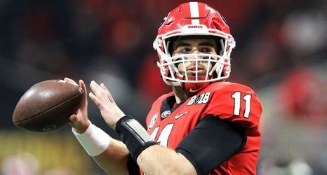 Georgia QB Fromm breaks non-throwing hand, wont miss time