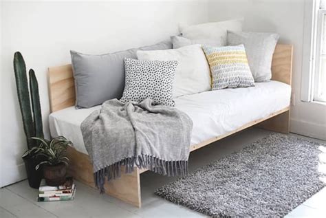 Small Space Solution Double Duty Diy Daybeds Diy Daybed Sleeper