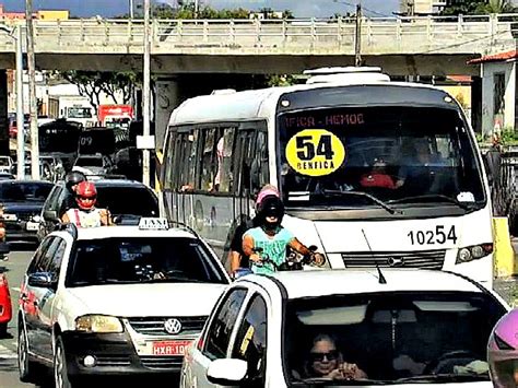 G1 Alternativos fazem transporte da população na greve de ônibus no