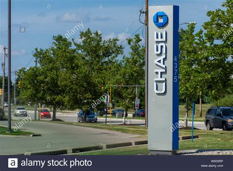 Drive Thru Atm Hi Res Stock Photography And Images Alamy