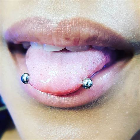 Snake Eyes Piercing Kosten / snake eyes // horizontal tongue piercing | Horizontal ... - A wide ...