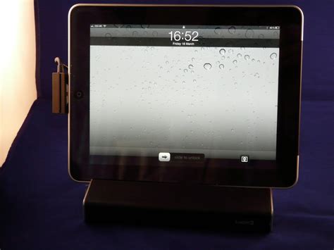 Logic3 i-Station Base Dock For Apple iPad/2 Review | Gadgets And Gizmos