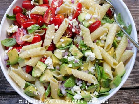 Salada de macarrão e abacate tomate queijo Receitas da Laylita