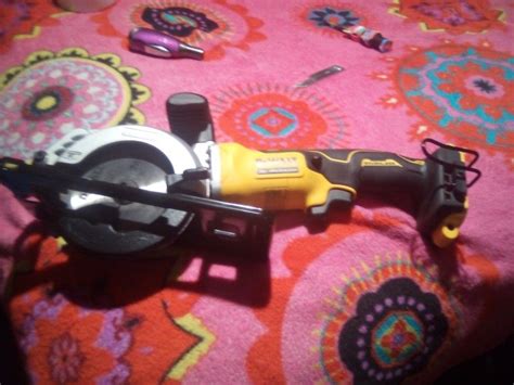 DeWalt DCS571 Circular Saw Brushless 20v for Sale in Seattle, WA - OfferUp