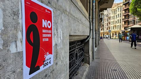 Otro Medio Centenar De Denuncias Por Orinar En La Calle En Logro O