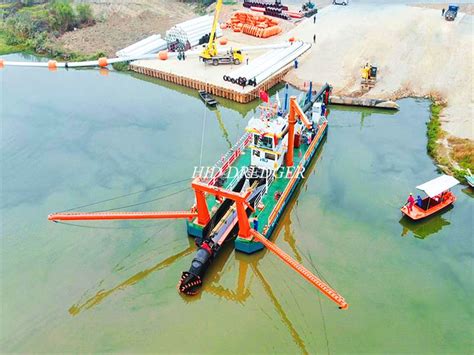 Supply Large Capacity 26inch 6000m3 H Cutter Suction Dredger Dredging