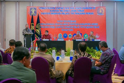 Bupati Yani Minta Kantor Imigrasi Segera Buka Kantor ULP Paspor Di