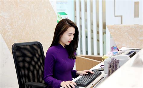 Ngắm nhan sắc đốn tim cộng đồng mạng của những hot girl ngân hàng