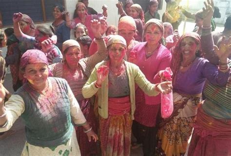 उत्तराखंड में इस तरह मना होली का जश्न तस्वीरों में देखिए मस्ती भरे पल Holi Celebration In