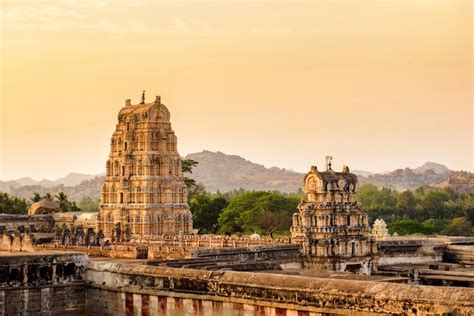 Premium Photo | Ancient temple ruins in Hampi