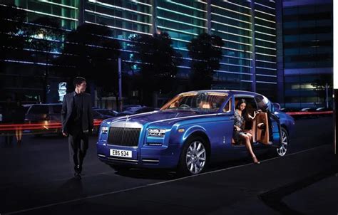 Обои девушка ночь синий купе Phantom парень Rolls Royce Coupe на