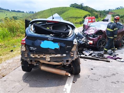 Batida Entre Carros Deixa Dois Mortos E Tr S Feridos Na Br Zona