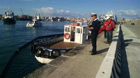 Milazzo La Guardia Costiera Effettua Un Esercitazione Antincendio