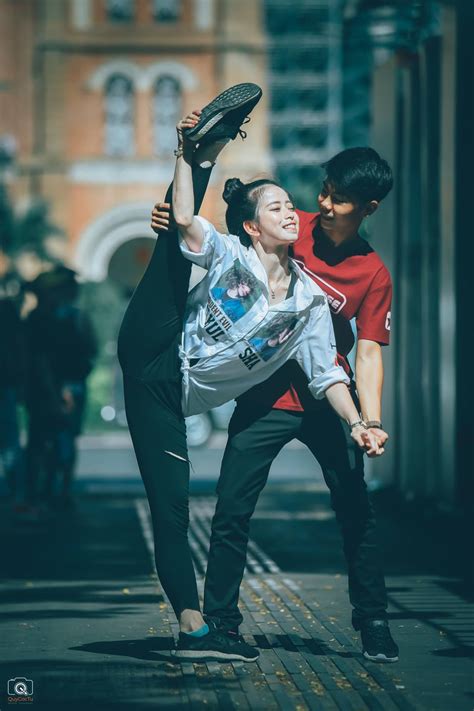 Hot girl làng võ Việt Nam diện váy 2 dây khoe vai trần cực gợi cảm