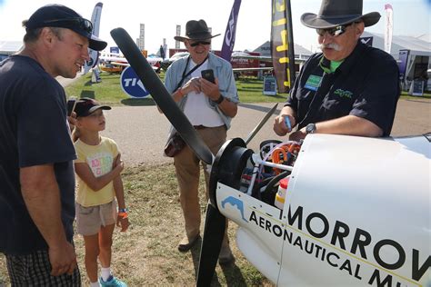 Exhibitors Photo By Mariano Rosales Eaa Airventure Oshkosh Flickr