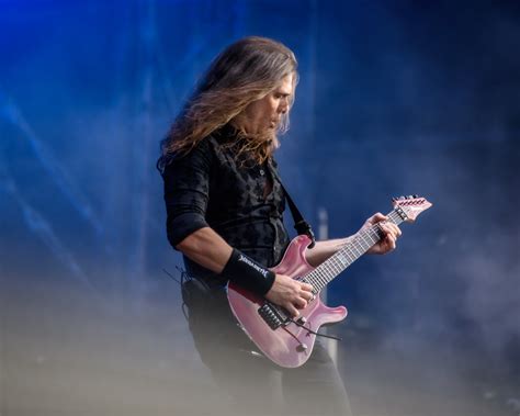 Megadeth Kiko Loureiro 15 26 Als Dave Mustaine und Co Bühne