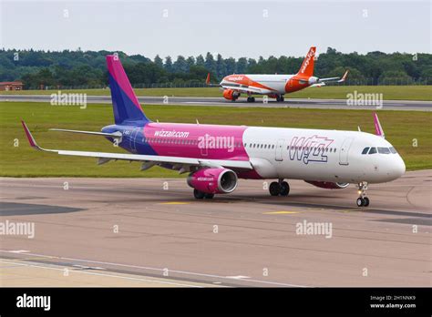 Wizz Air Uk Hi Res Stock Photography And Images Alamy