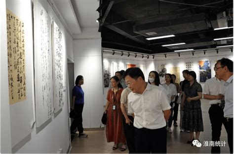 弘扬清风正气 传承廉洁文化——市统计局组织参观书法美术作品展教育