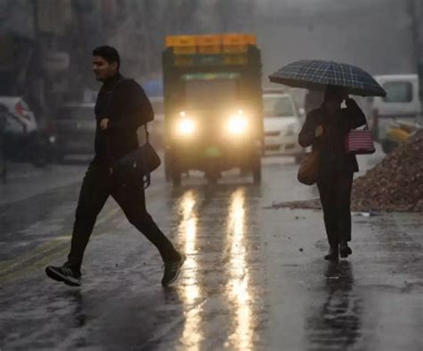 Delhi Weather News Heavy Rains Lash Parts Of National Capital Waterlogging Traffic Snarls In