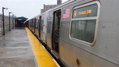 Bmt West End Line Manhattan Bound R N Train Entering Leaving